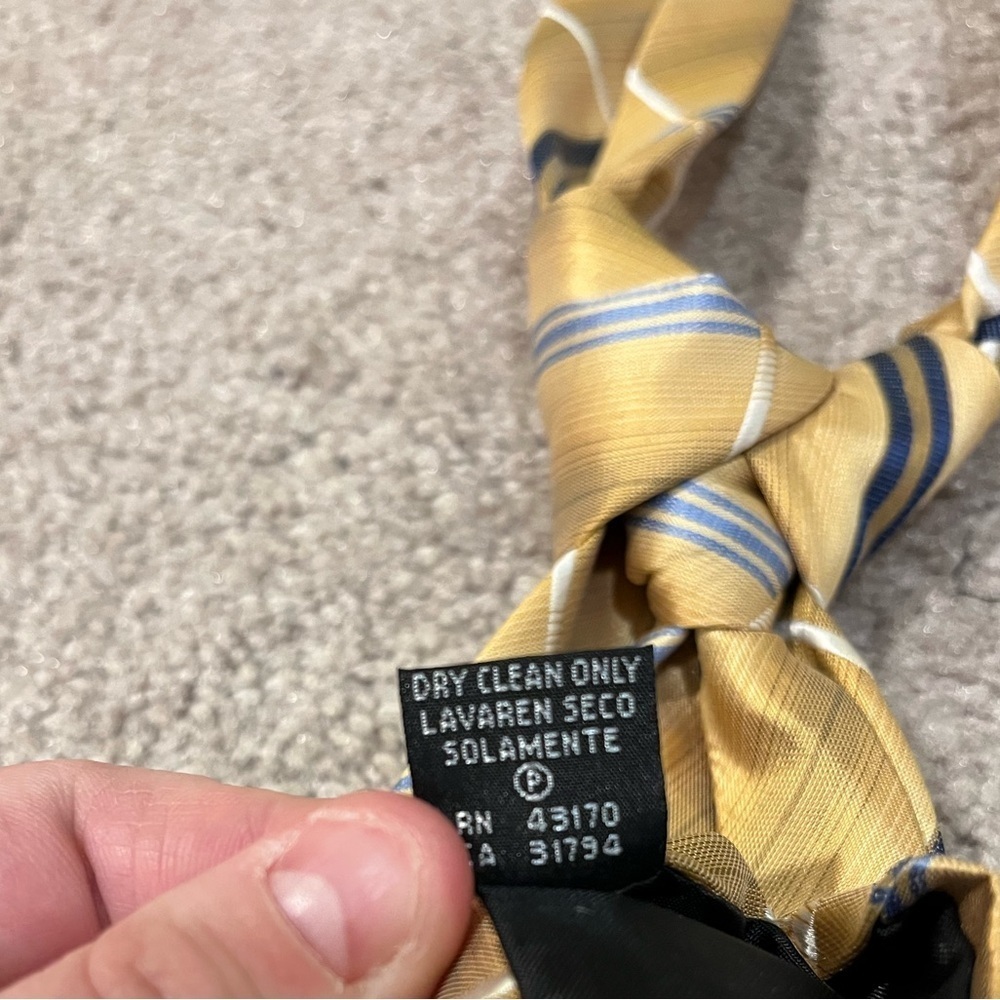 Van Heusen 100% Silk Plaid Tie - Picture 7 of 7